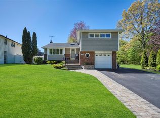 180 Radcliff Dr, East Norwich, NY 11732