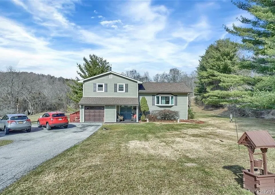 24 Emily Ln