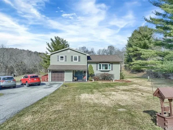 24 Emily Ln, Monroe, NY 10950