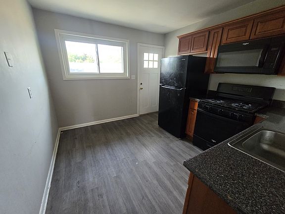 3rd image of 223 Fairfield St #22R