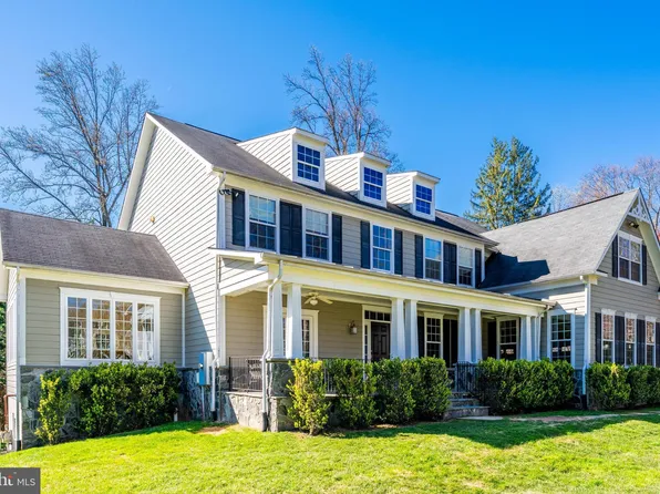 6629 Beacon Ln, Falls Church, VA 22043