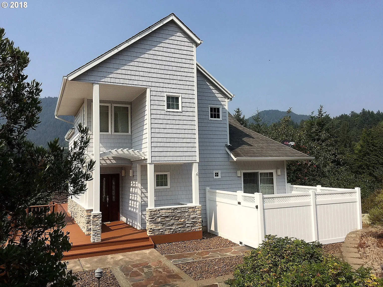 445 University Ave photo 1