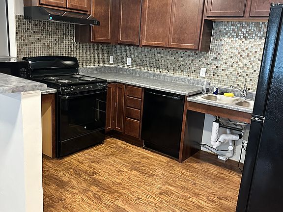 4th image of 370 Upland Way #41cf00d0b