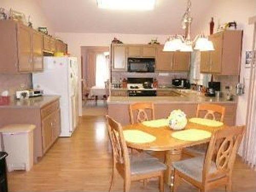 5th image of 61 Castle Rock Ln