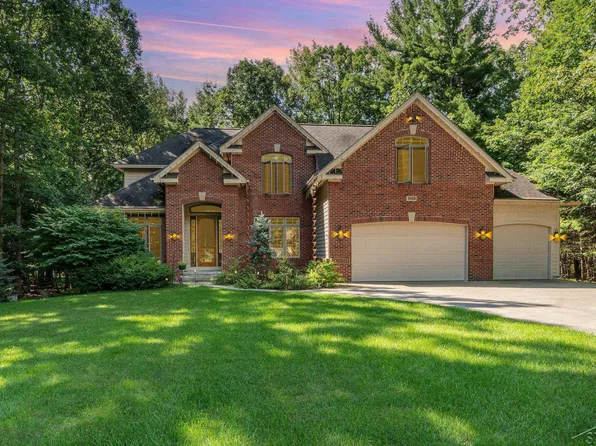 3428 Village Circle Dr, Traverse City, MI 49686