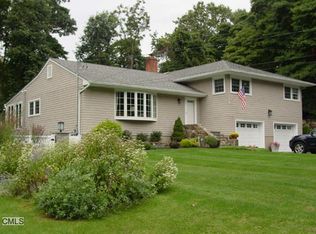 143 Ferncliff Rd, Fairfield, CT 06825