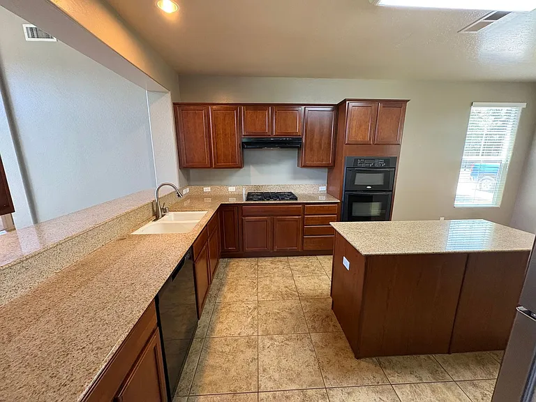 3310 N Tilden Ct — Photo 27