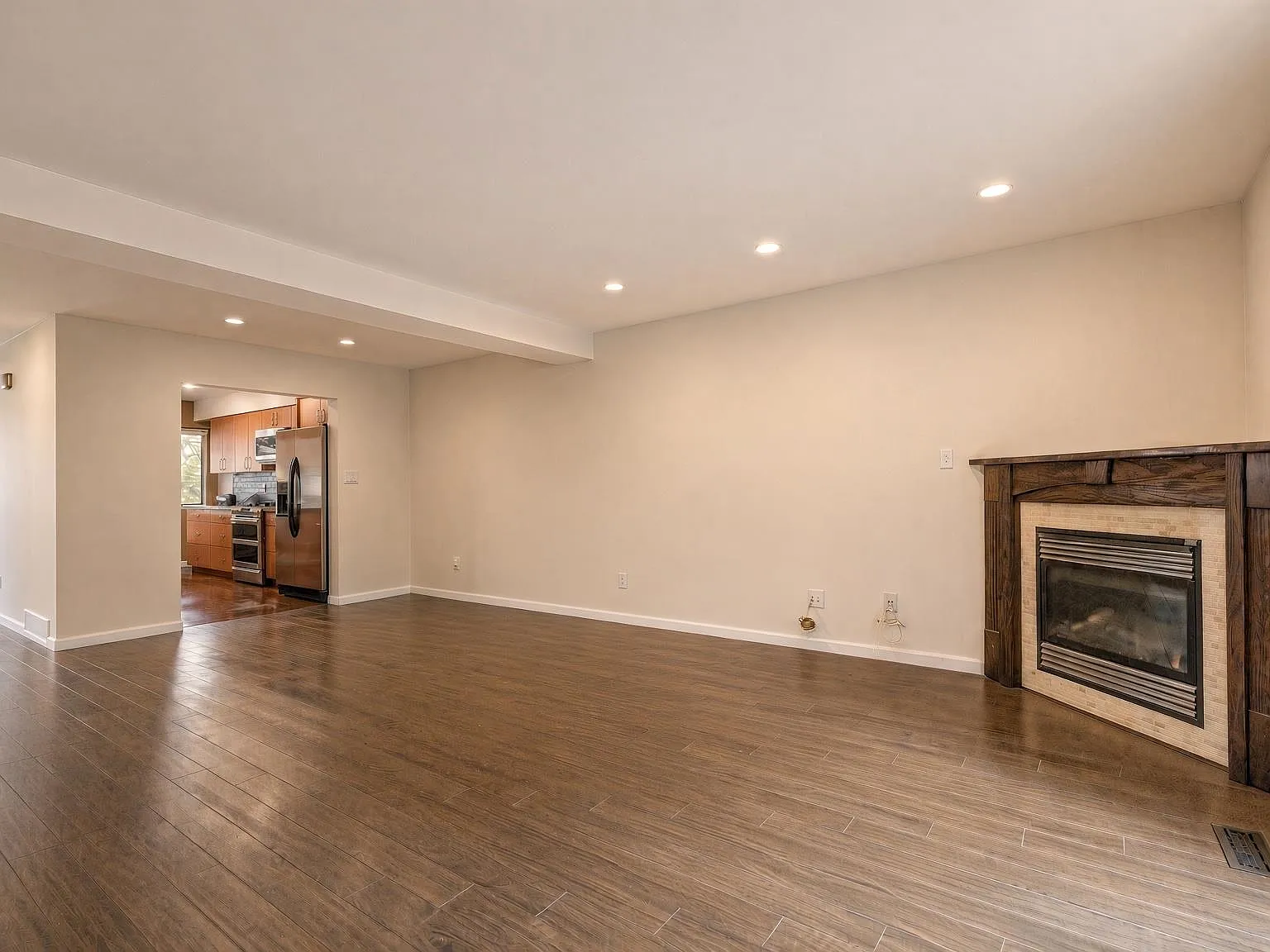 5 bed, 2250 sqft, $4,500 — Photo 4