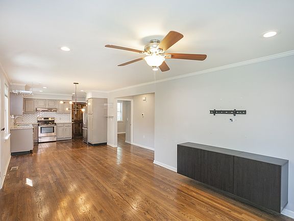 4th image of 229 Capitol View Ave
