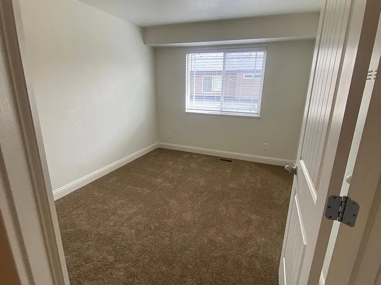 1587 N 565 W #104 — Photo 27