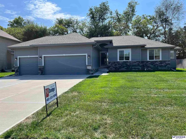 5255 Waterford Avenue Cir, Bellevue, NE 68133