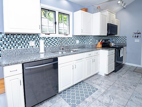3rd image of 66937 Lakeshore Dr