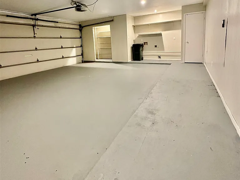 8111 Middle Ct — Photo 31