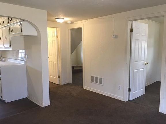 5th image of 404 N Grand Ave