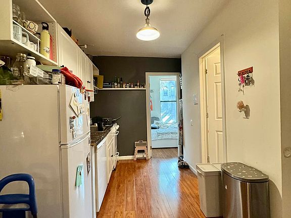 2nd image of 698 Sackett St APT 2