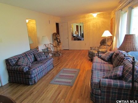 2nd image of 117 Glen Eden Dr
