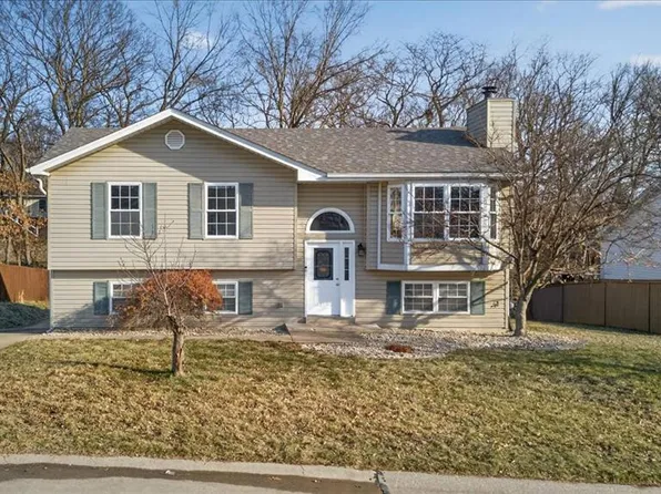 1526 Athens Dr, Saint Peters, MO 63376