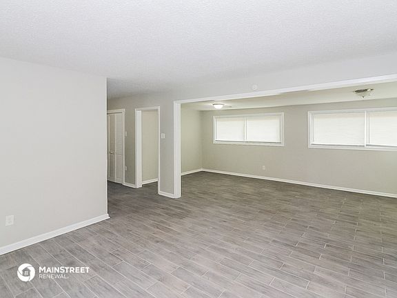 4th image of 4686 Hillmont Ave