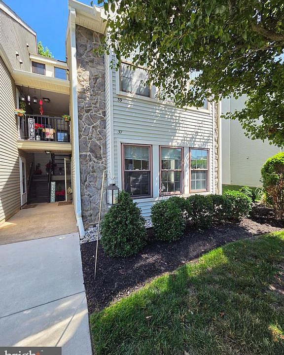 1st image of 37 Bridgewater Dr #37