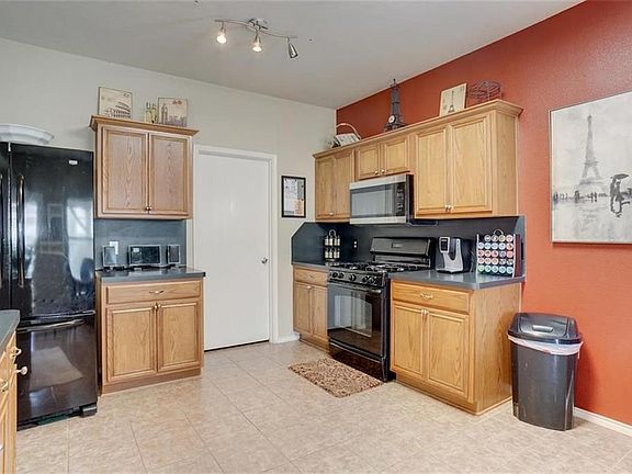 5th image of 608 Saddleway Dr