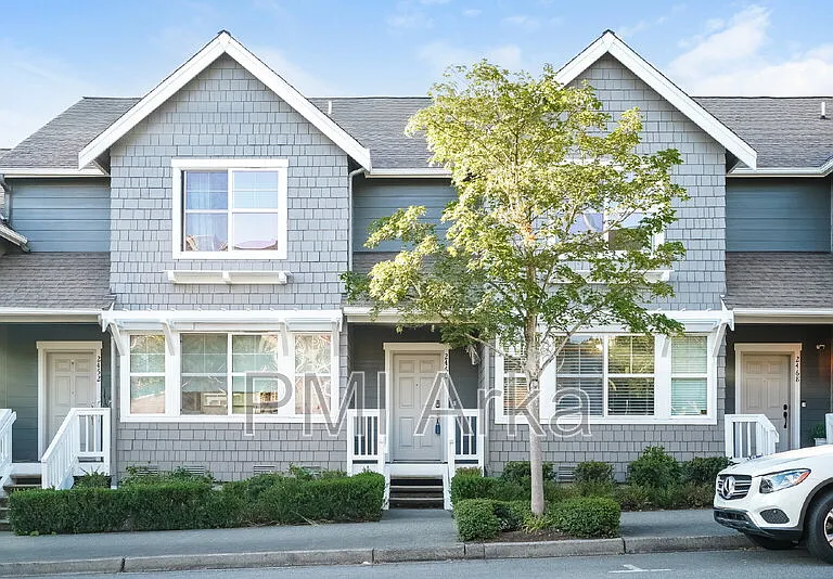 2460 NE Park Dr — Photo 1