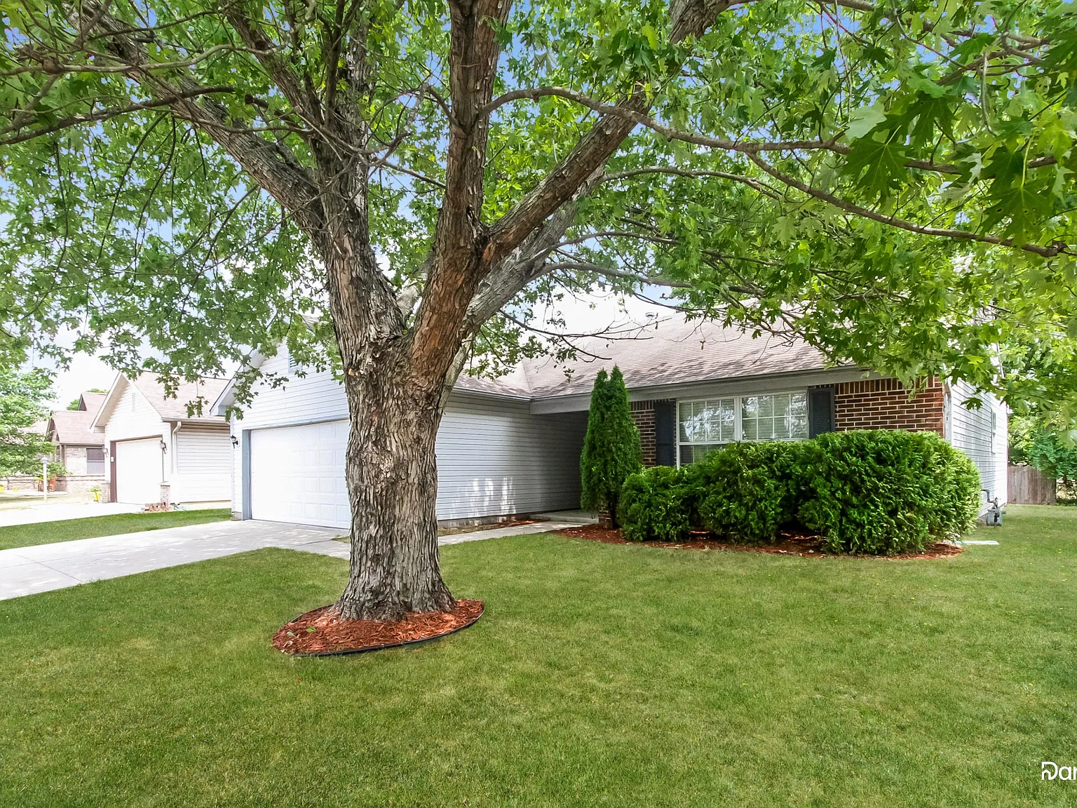 3 bed, 2.0 bath, 1200 sqft, $1,660 — Photo 2