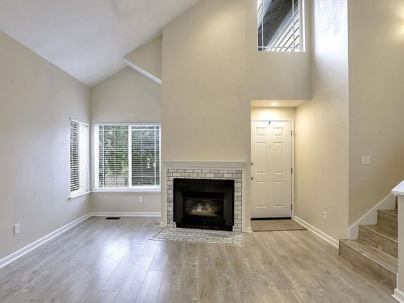 4th image of 15719 88th Avenue Ct E