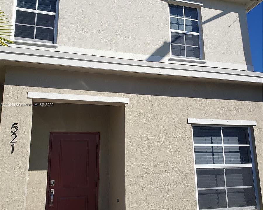 1st image of 521 NE 5th Pl #521