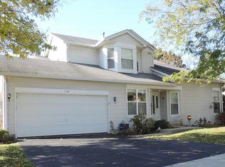 194 Lilac Ln, North Aurora, IL 60542