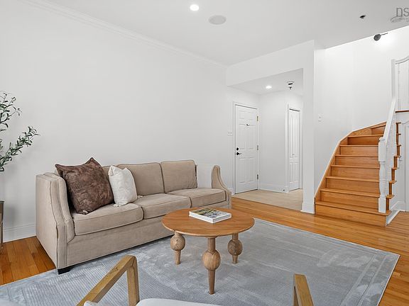 5th image of 1049 S Park Ave #5