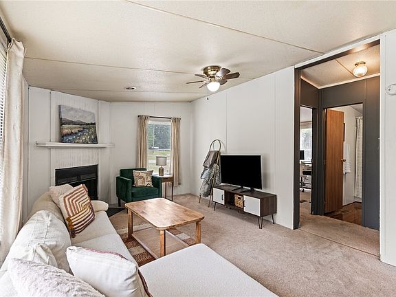 4th image of 100 Loveland Dr