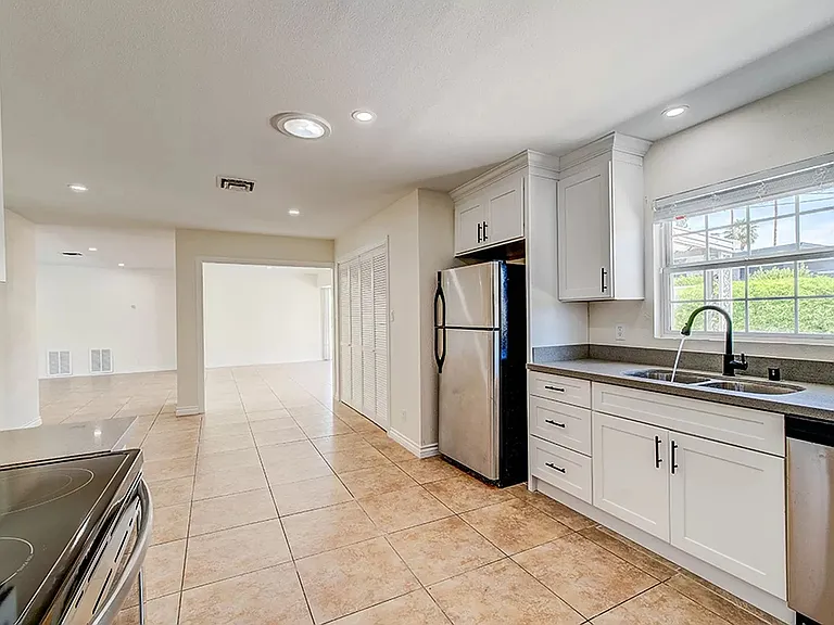 557 Canosa Ave — Photo 19
