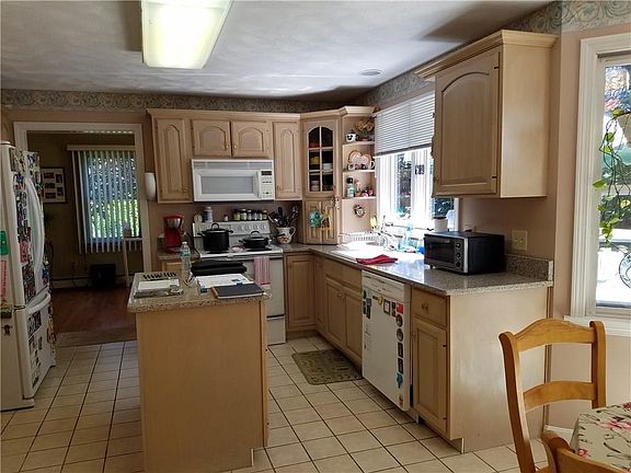 5th image of 19 Mathew Dr