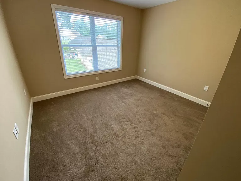 402 Shady Park Cv — Photo 3