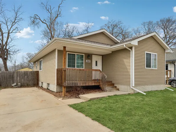 2510 E 38th Ct, Des Moines, IA 50317