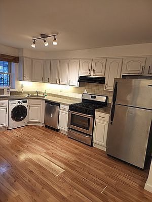 3rd image of 489 Halsey St #1
