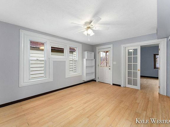 5th image of 648 Sinclair Ave NE