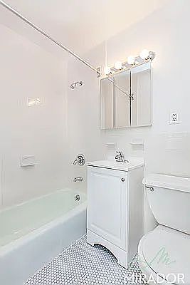 4th image of 1560 York Ave APT 3a