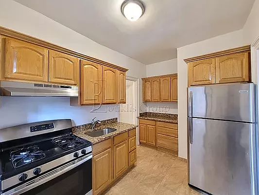 Rented by Bouklis Group | media 4