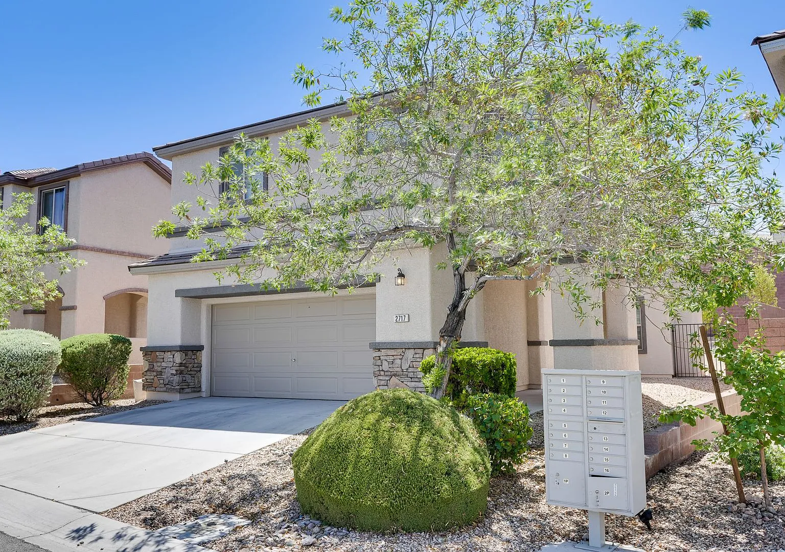 Spacious 3 Bedroom Home In 89044 — Photo 2