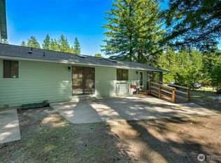 8672 Golden Valley Dr, Maple Falls, WA 98266