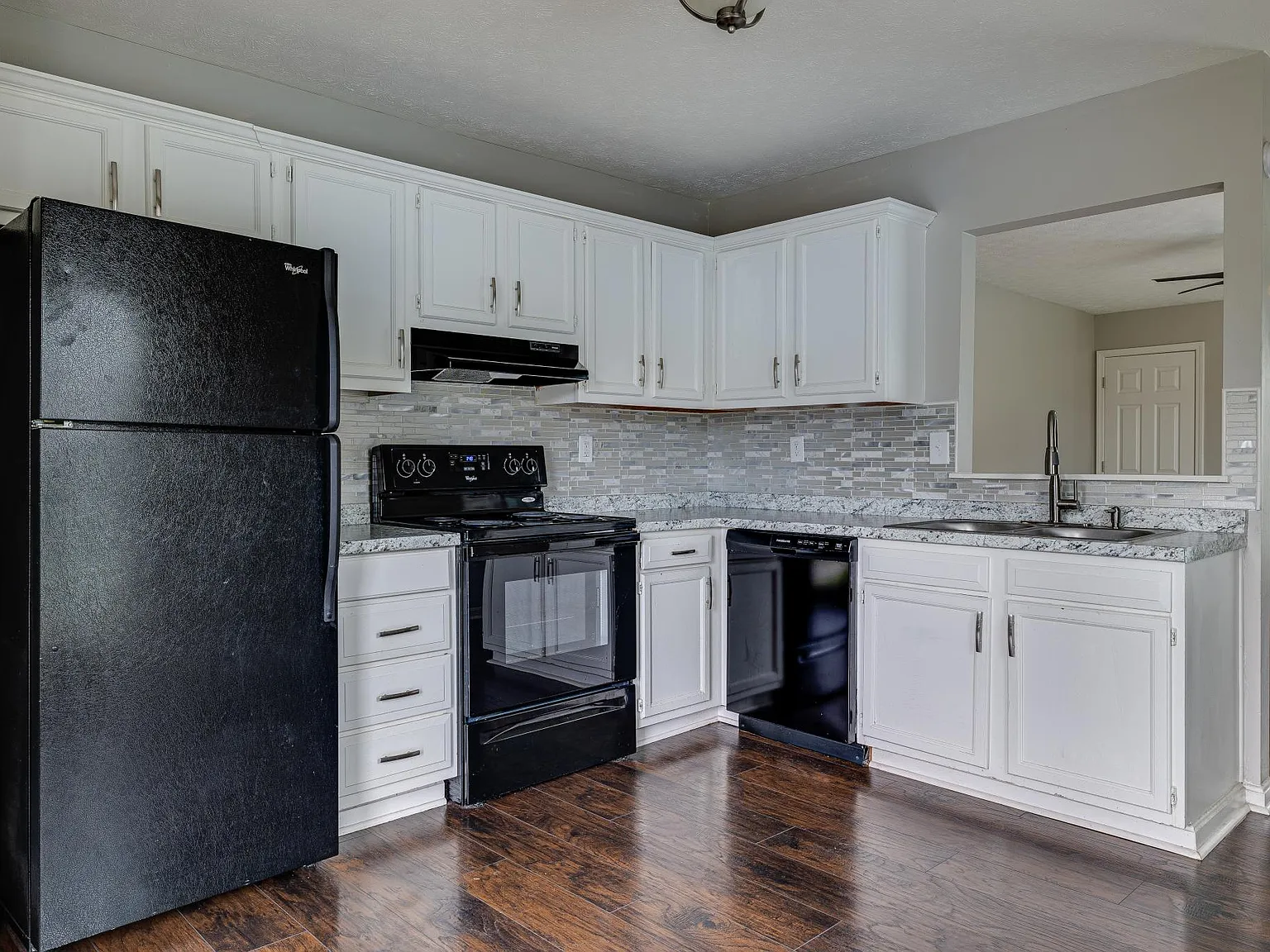 1430 Arling Ave — Photo 4