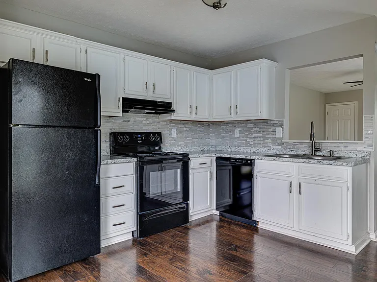 1430 Arling Ave — Photo 4