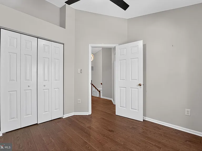 708 Suffield Dr — Photo 5