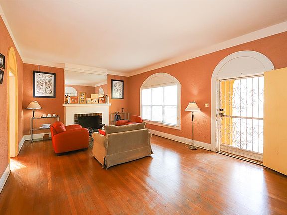 3rd image of 1811 Market St