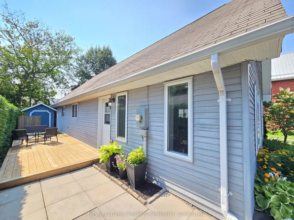 48 S George St, Quinte West, ON K8V 1R5