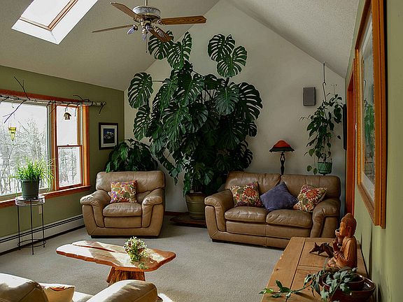 3rd image of 11 Lamont Ln