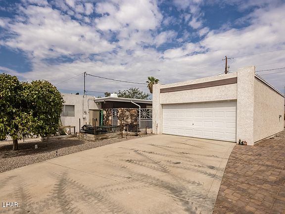 3rd image of 3575 Sunny Point Dr