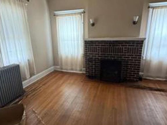 4th image of 647 N Augusta Ave