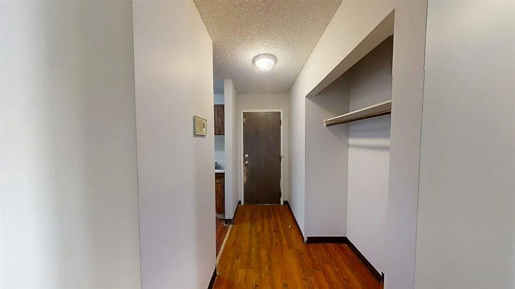 2 bed, 1.0 bath, 820 sqft, $1,100 — Photo 2